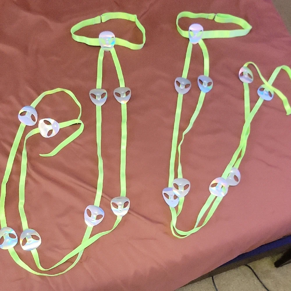 Neon Green Alien Face Leg Wraps - Picture 1 of 3